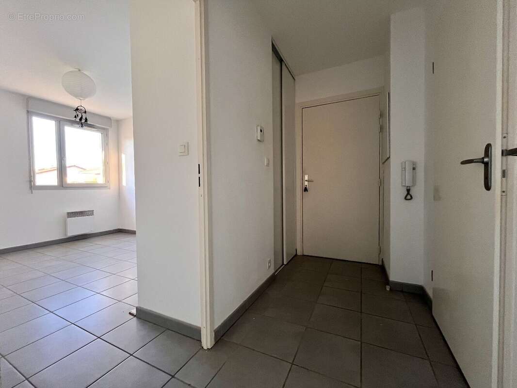 Saint-simon - spacieux t2 de 41,60m² avec balcon et 2 places de parkings - photo 8