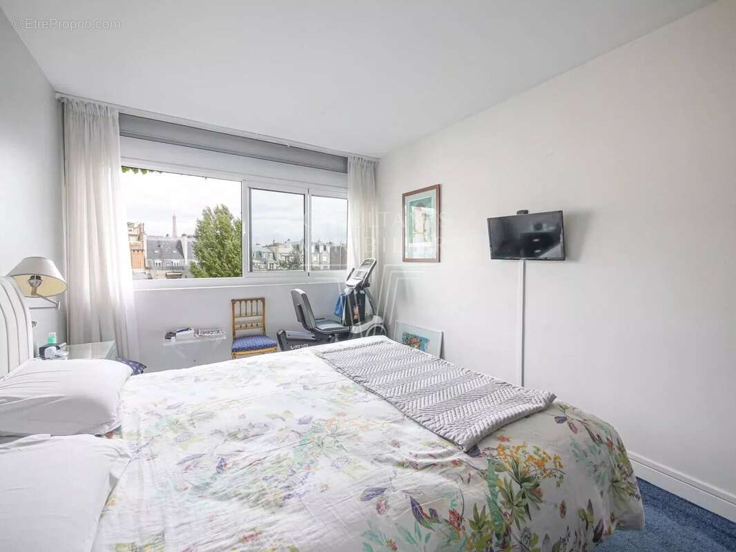 Appartement à PARIS-16E