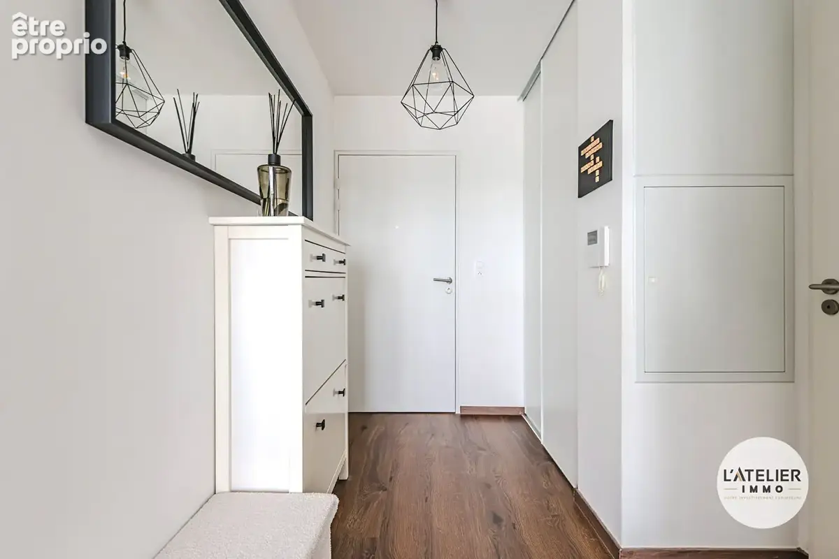 T2 récent avec balcon - 43 m² - 1er et dernier étage - 2 places de parking - photo 2