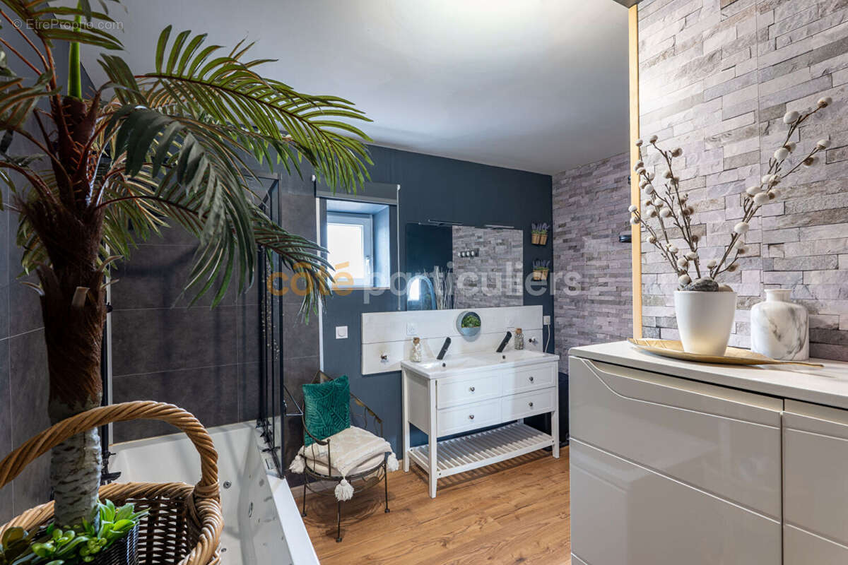 Notre-dame-de-riez --maison -- 6 pieces -- 210 m2 -- grande piece de vie -- plain-pied -- rentabilite locative -- loft independa - photo 8