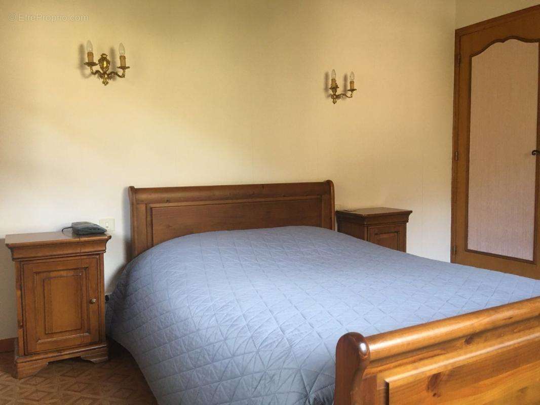 Maison à SAINTE-COLOMBE-SUR-GUETTE