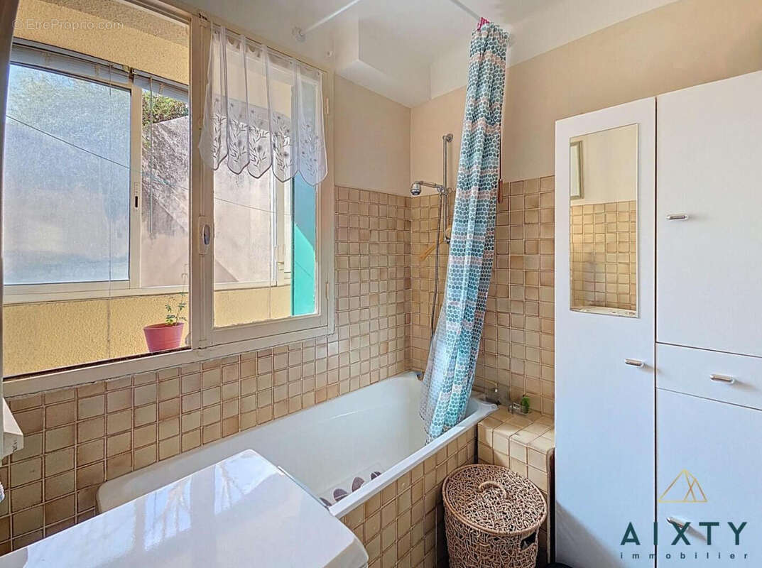 Appartement à MARSEILLE-5E