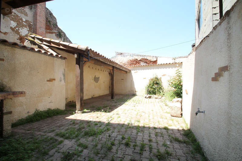 Maison de village de caractère à vendre– 109 m² – 3 chambres + Grenier aménageable (67 m²) - cour extèrieure - photo 13