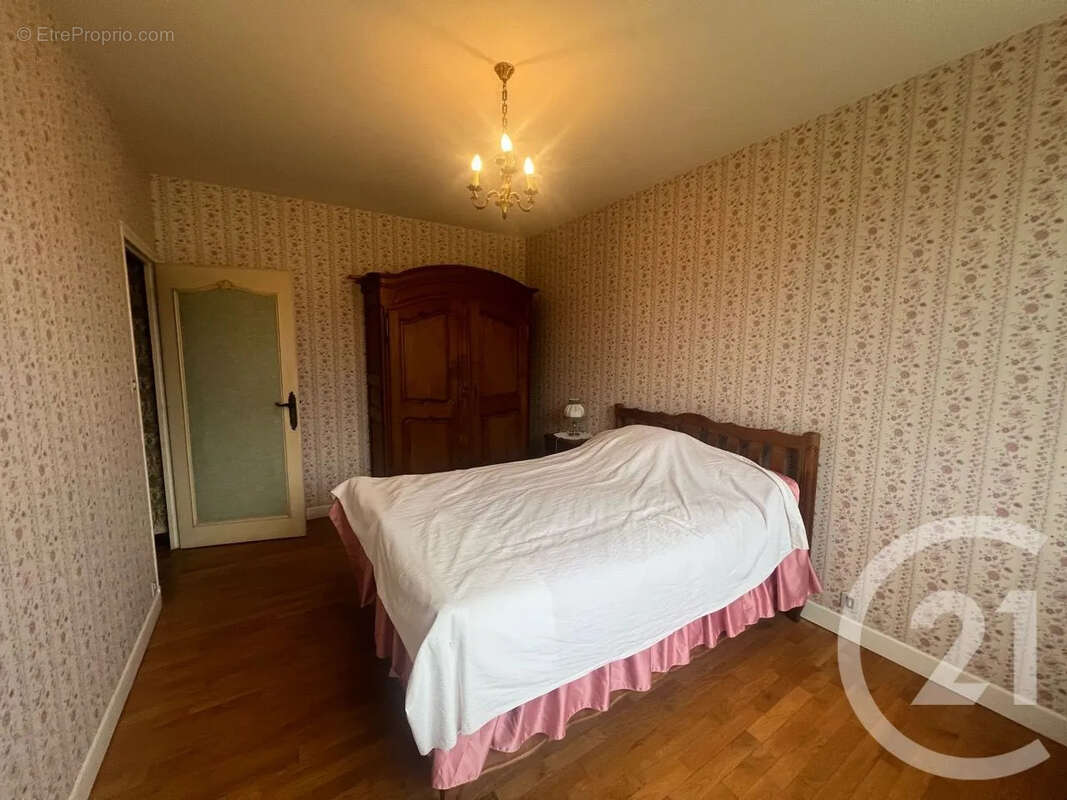 Maison à ARPAJON-SUR-CERE