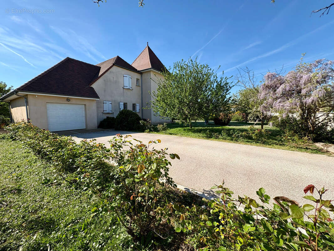 Maison à TERRASSON-LAVILLEDIEU