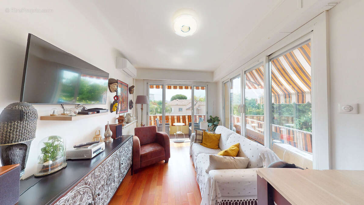 Appartement à VILLENEUVE-LOUBET