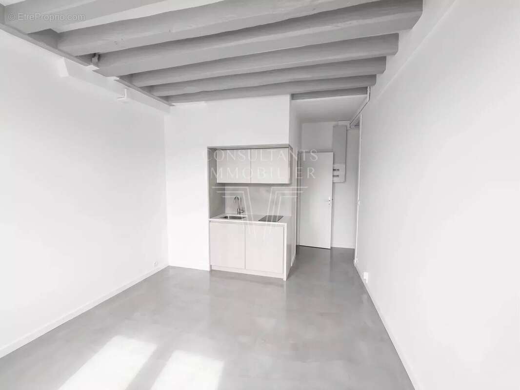 Rue de l'échaudé / studio en étage élevé - photo 4