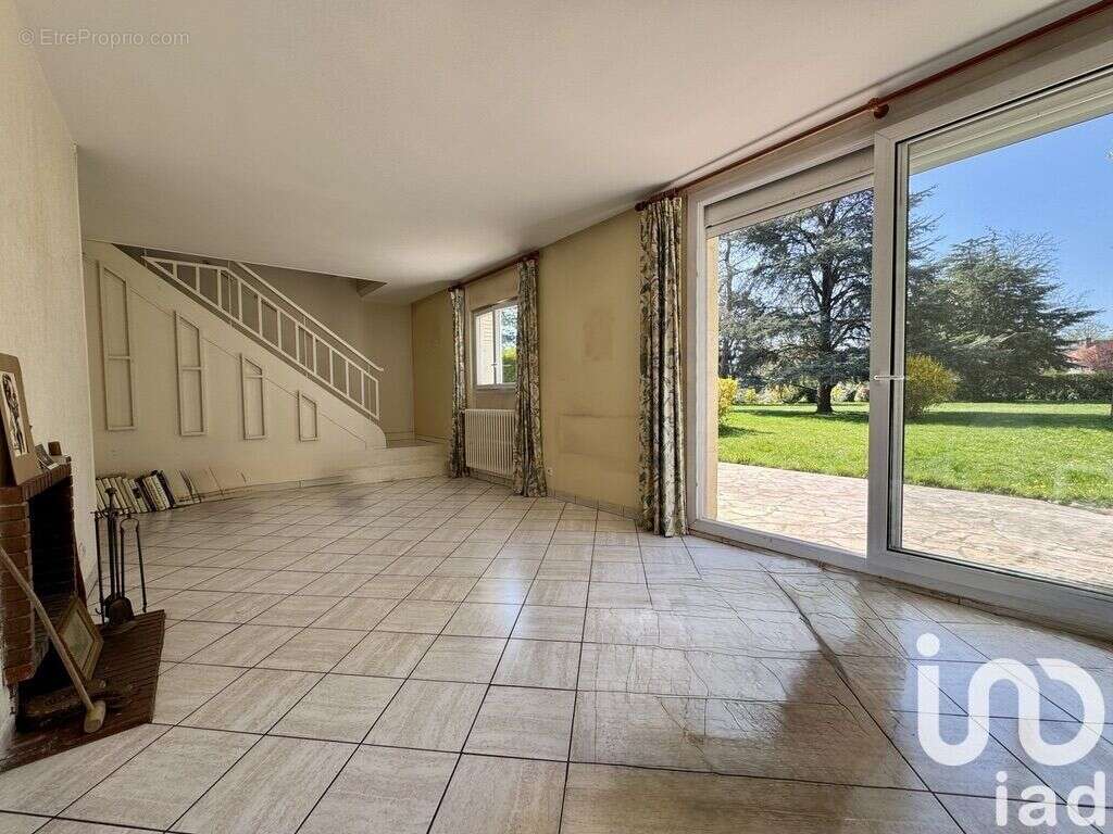 Photo 2 - Maison à LA CELLE-SAINT-CLOUD