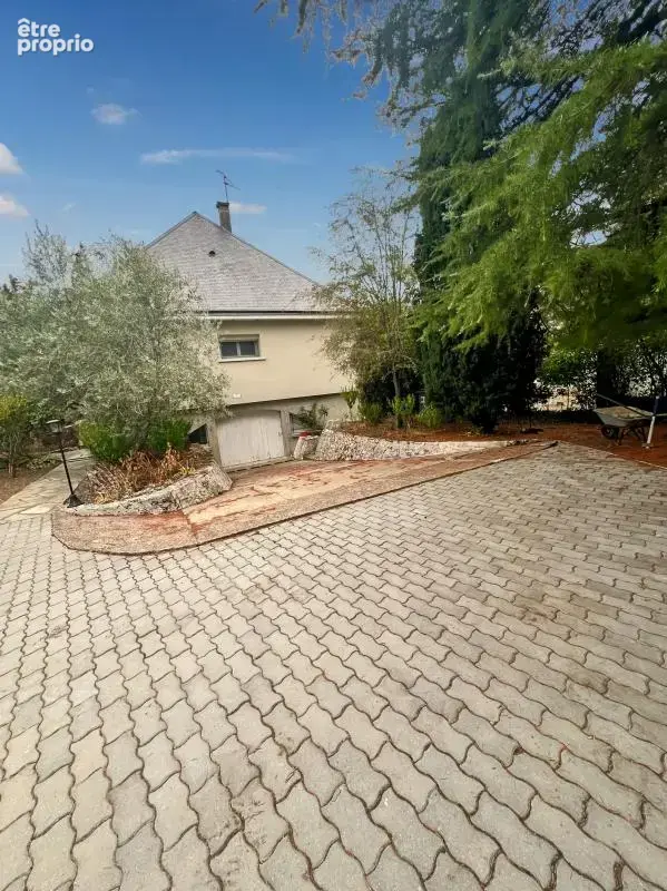 Maison lumineuse avec grand sous-sol, jardin arboré et verger - photo 3