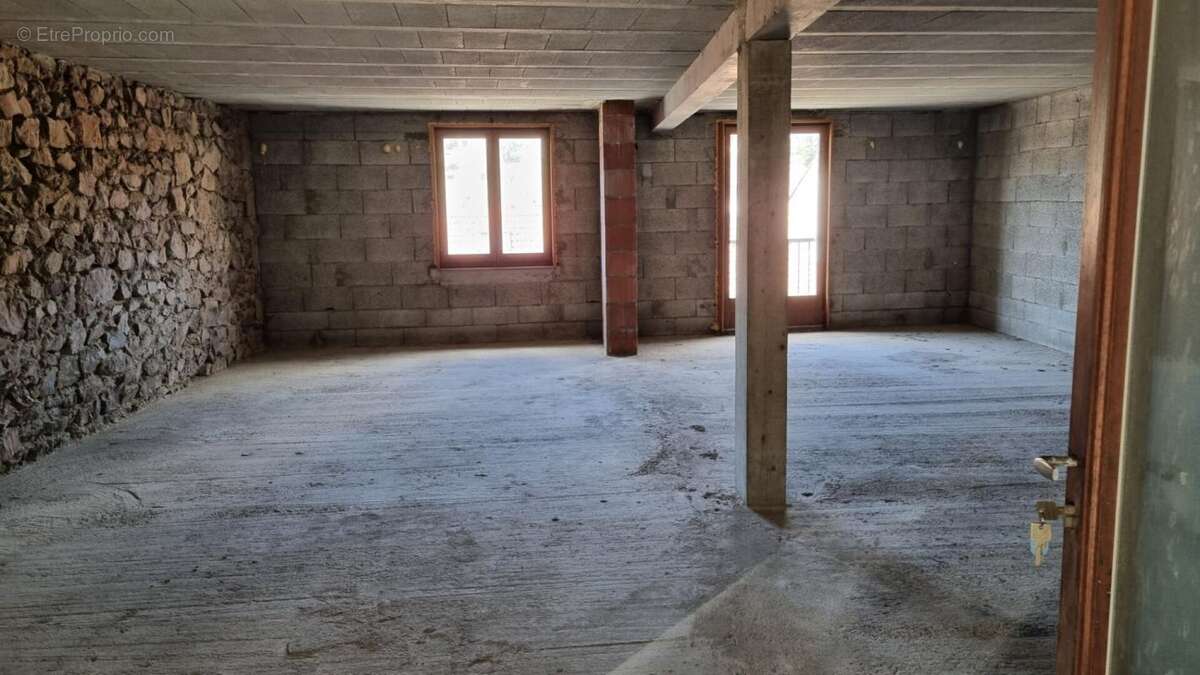 Appartement à DUNIERES