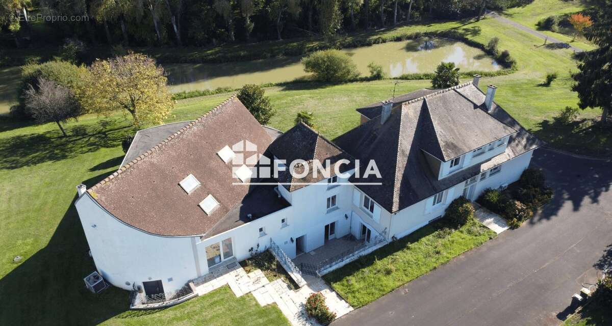 Maison à NIEUIL-L'ESPOIR