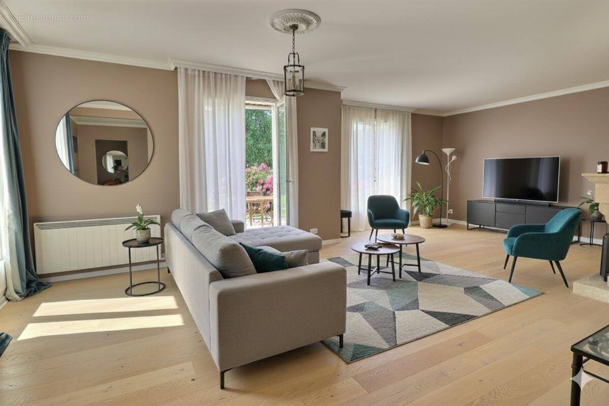 Maison à SAINT-NOM-LA-BRETECHE