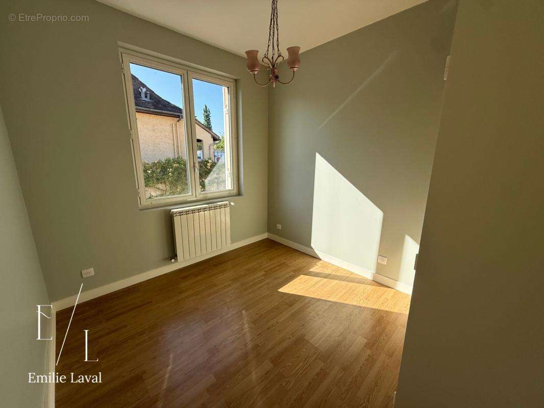 Maison avec dépendance, cave à vin et terrain clos de 1 737 m² à Pineuilh (33) - photo 9