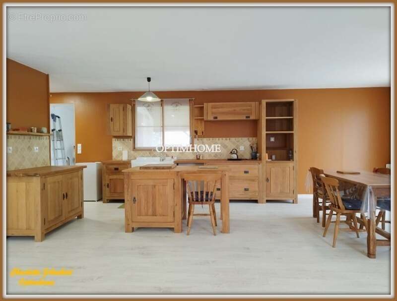 Maison à LA ROCHE-CHALAIS