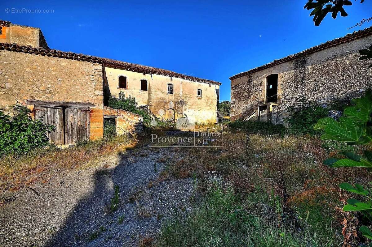 Maison à LES SALLES-SUR-VERDON