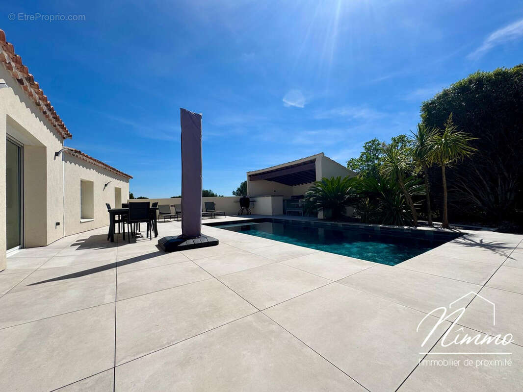 Nimes vacquerolles villa contemporaine de plain pied 140 m2 avec piscine pool house jardin de 593 m2 garages - photo 2