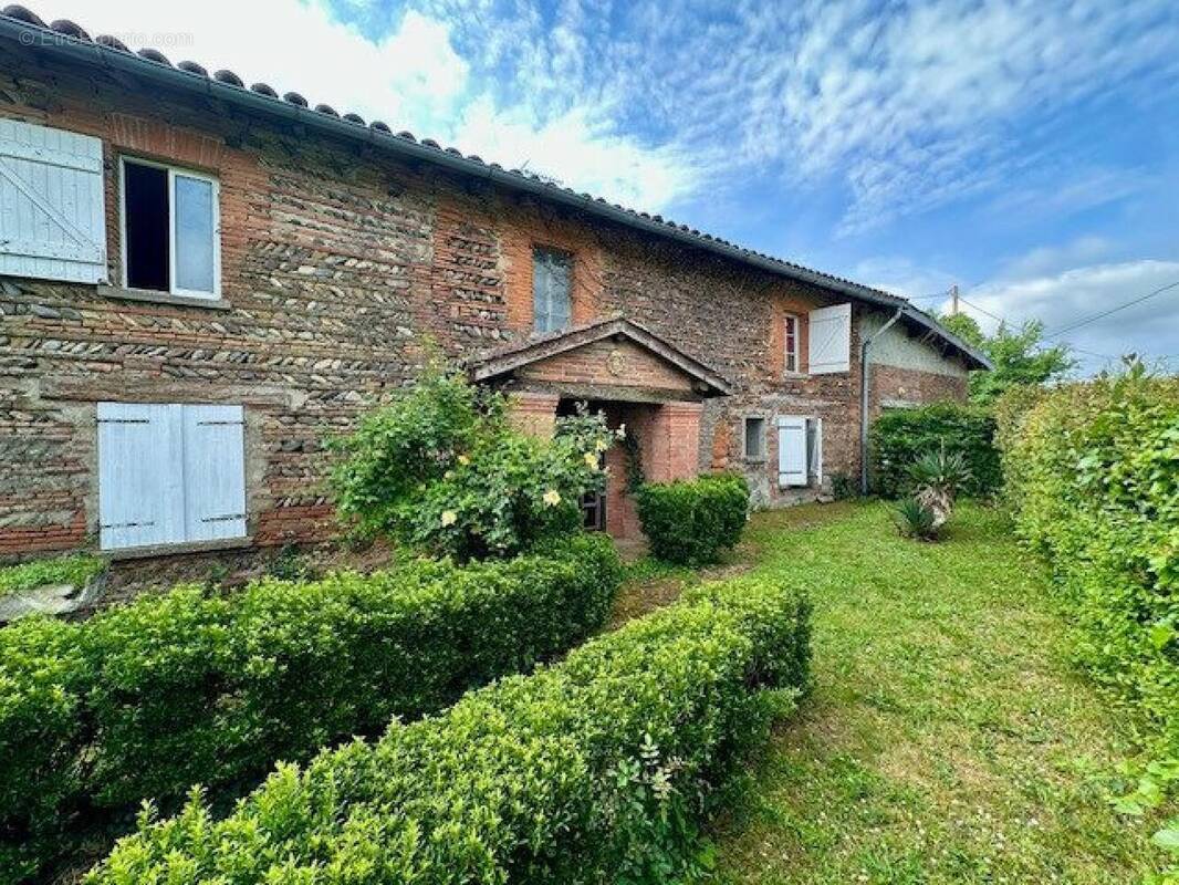 Photo 1 - Maison à SAINTE-FOY-DE-PEYROLIERES