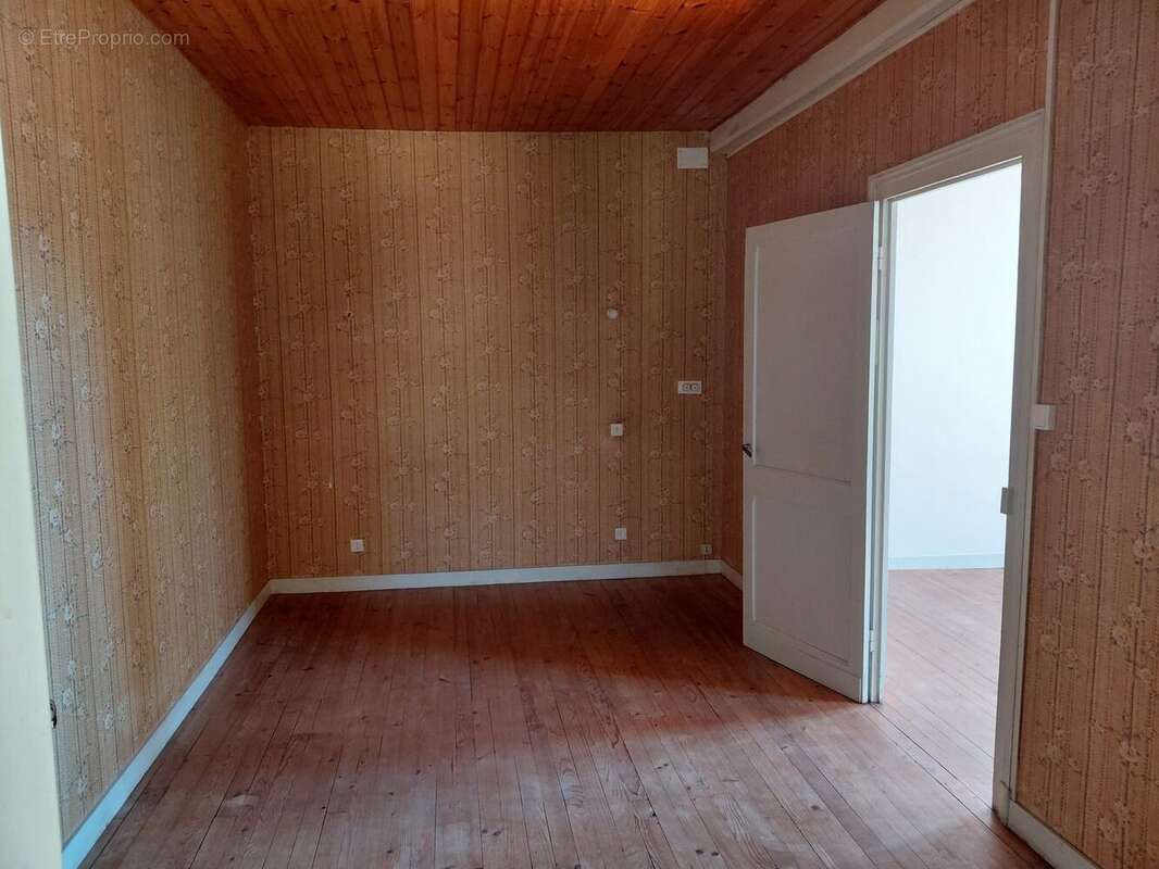 Maison à SAINT-GENIS-DE-SAINTONGE