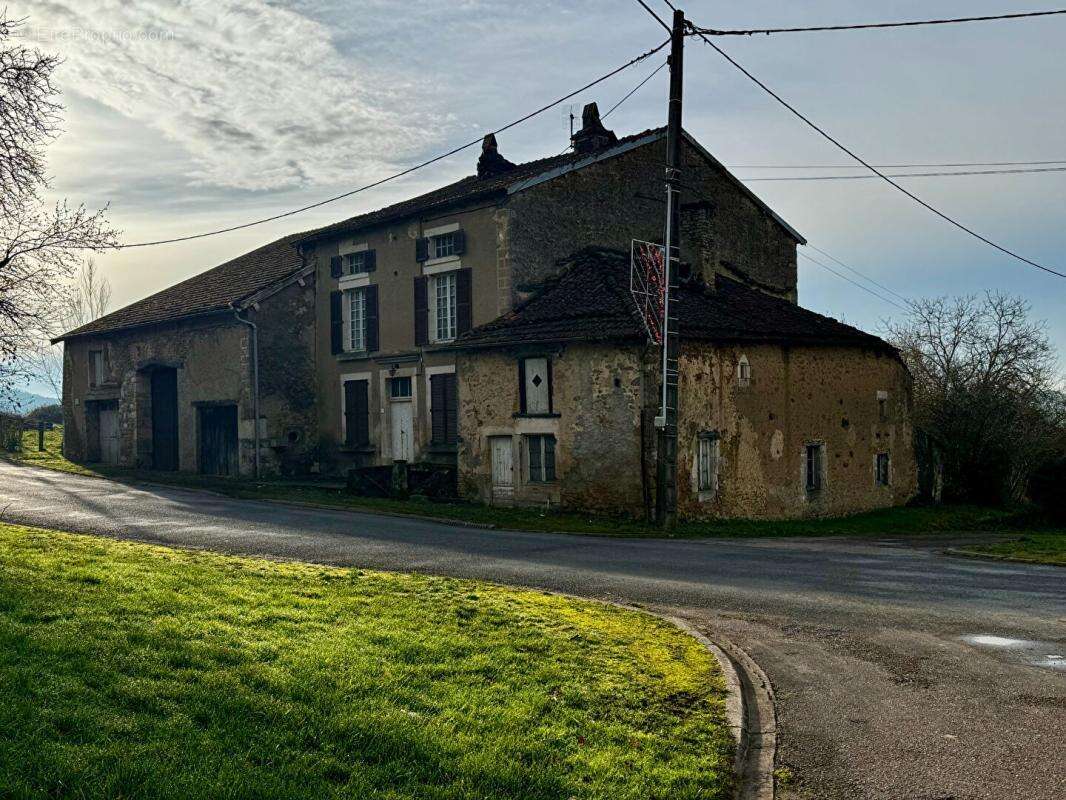 Maison de village sans vis vis 6 pièce(s) 160 m2 A RENOVER - photo 4