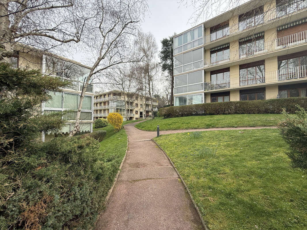 Appartement à LA CELLE-SAINT-CLOUD