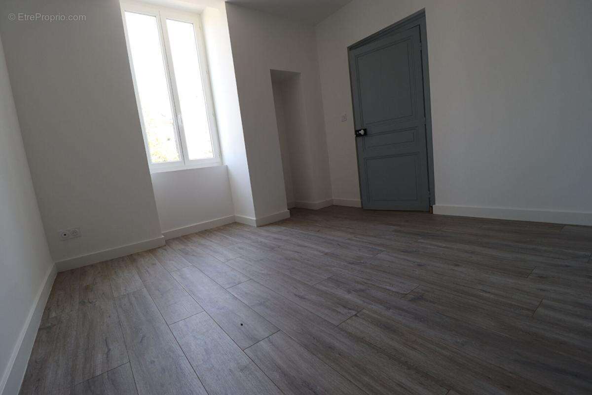 Maison Neris Les Bains 8 pièce(s) 108 m2 - photo 12