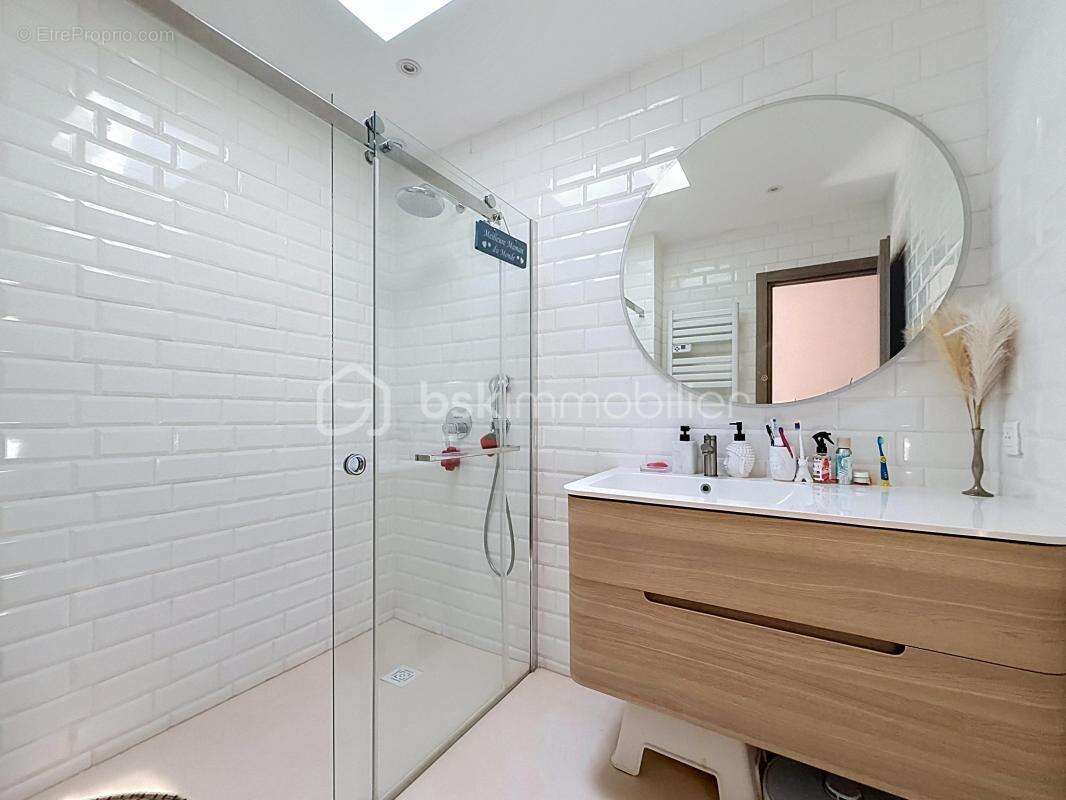 Charmante maison familiale avec 2 chambres, bureau et jardin de 497 m² - photo 11