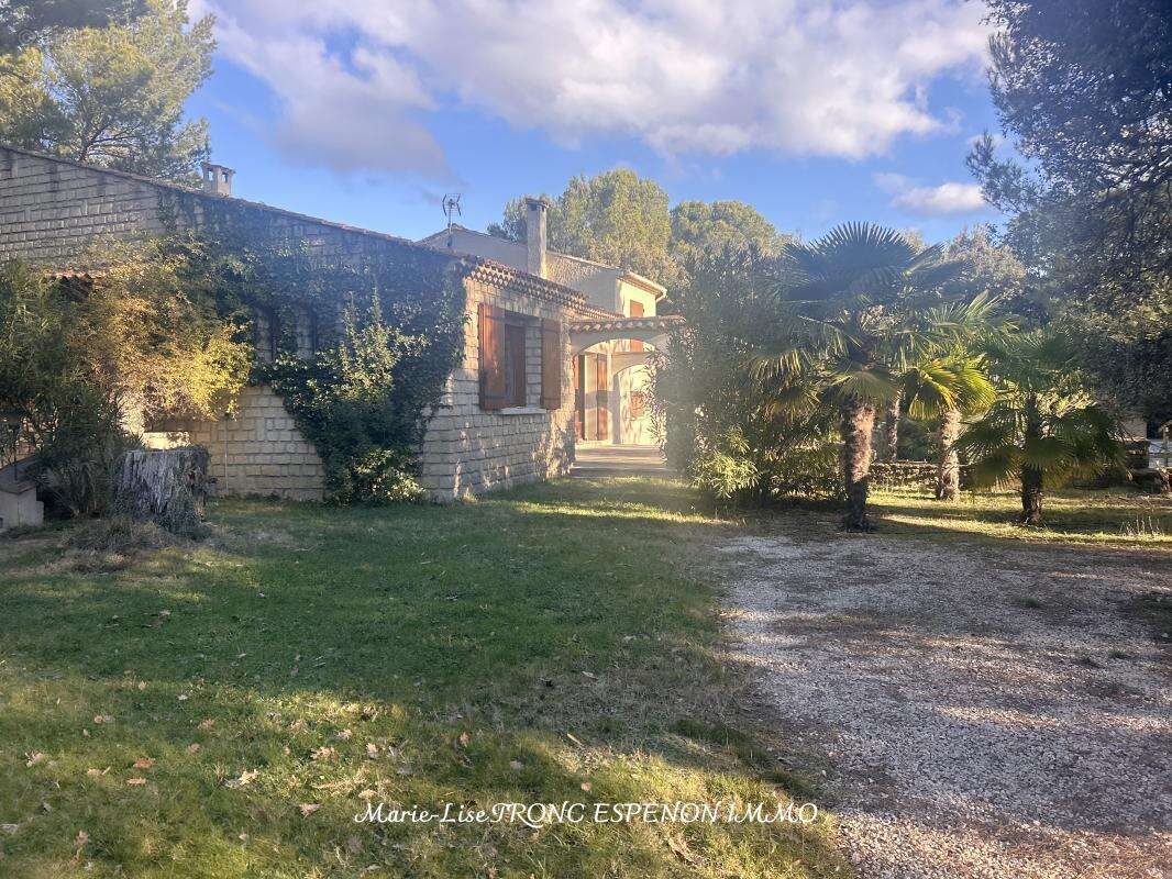 Maison à PERNES-LES-FONTAINES