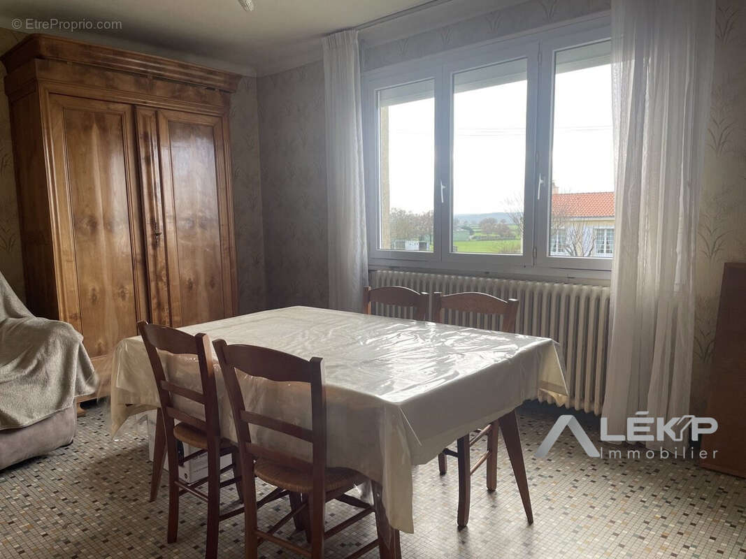 Maison à LES HERBIERS