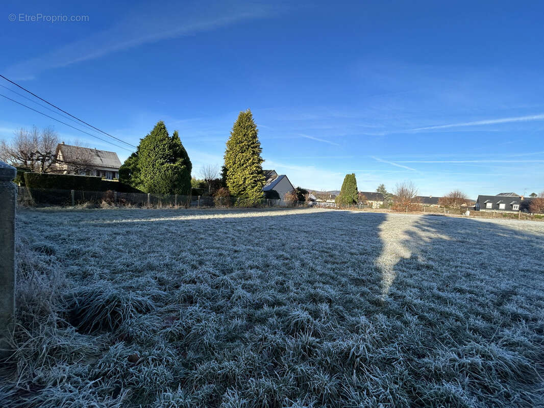 Terrain à SAINT-YRIEIX-LE-DEJALAT