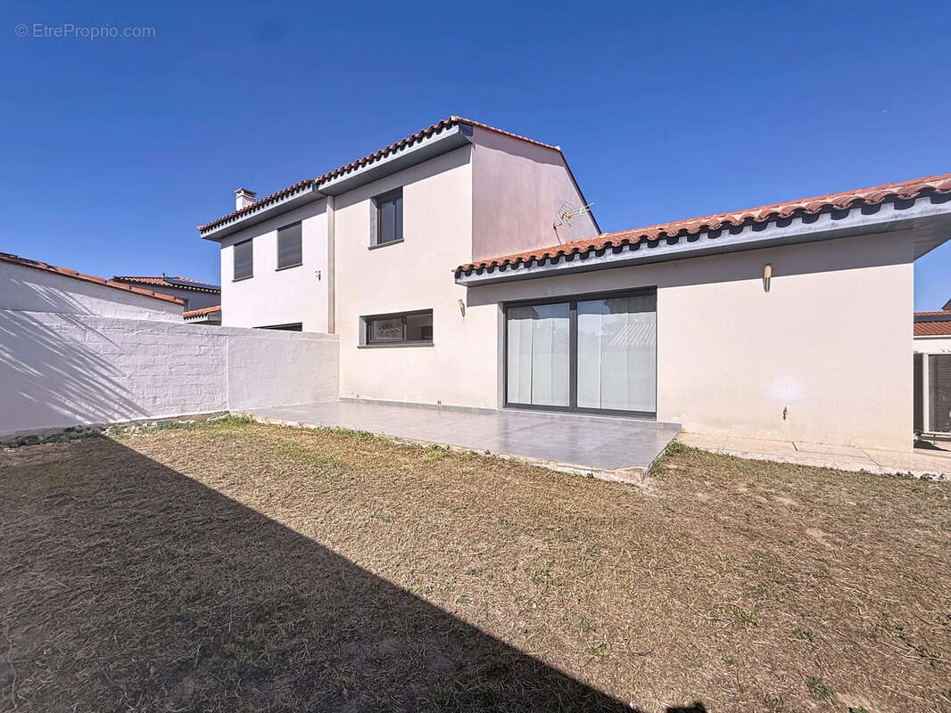 Maison à PEZILLA-LA-RIVIERE