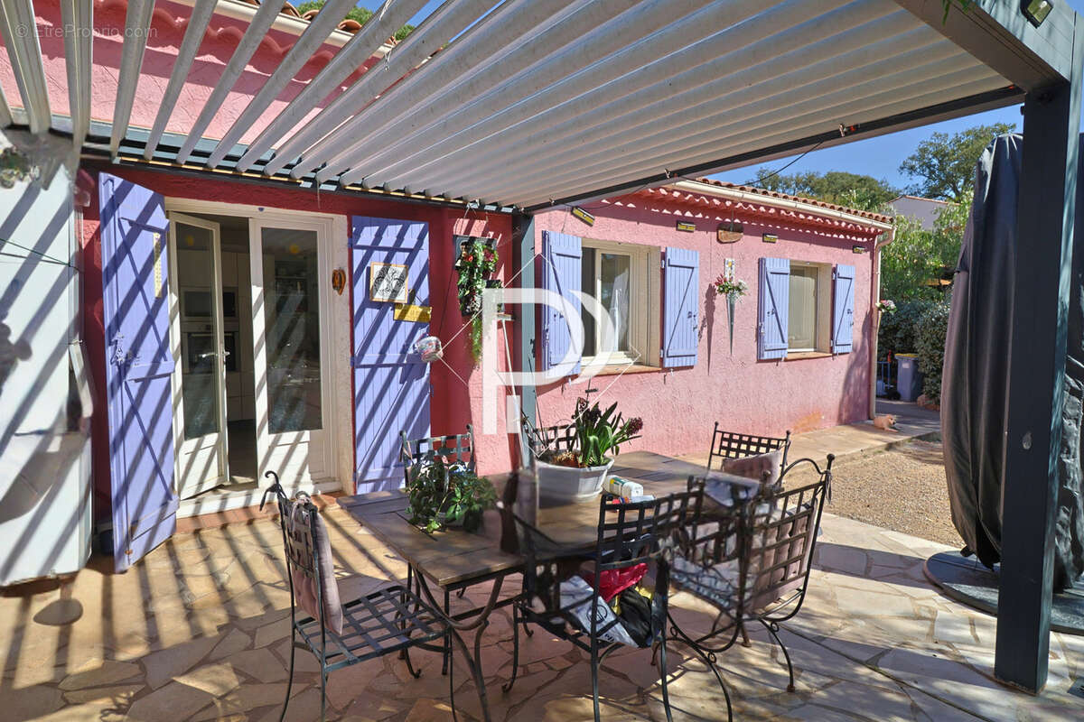 Maison à ROQUEBRUNE-SUR-ARGENS