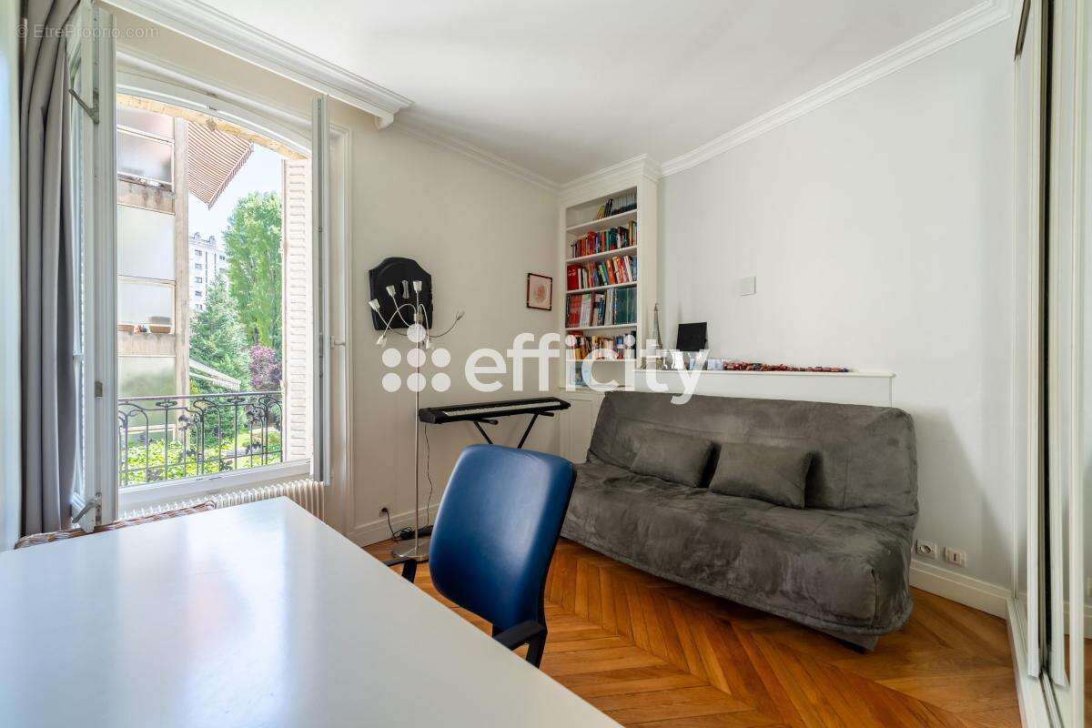 Appartement à PARIS-16E