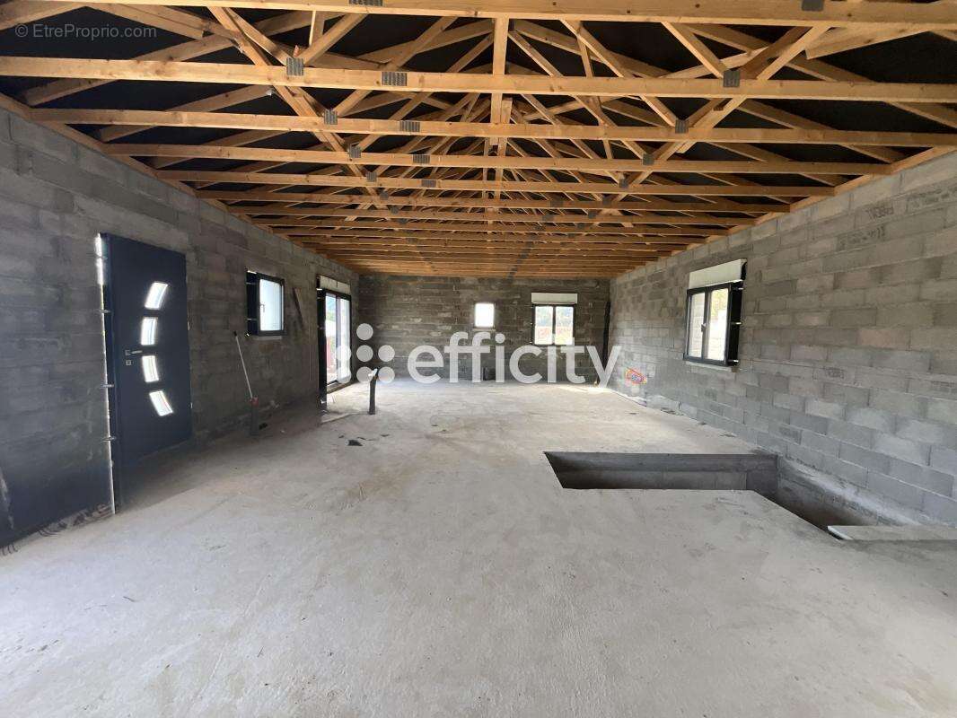 Maison à CREYSSEILLES