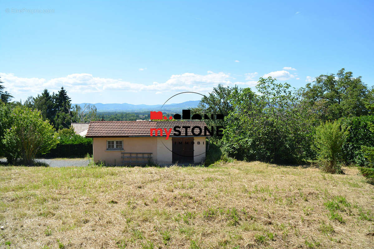 Terrain à GENOUILLEUX