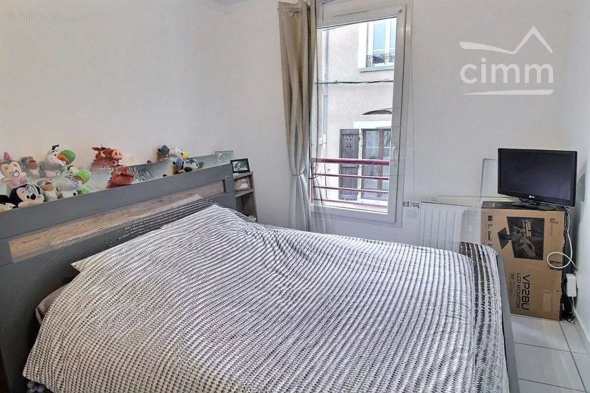 Appartement à SAINT-JEAN-DE-BOURNAY