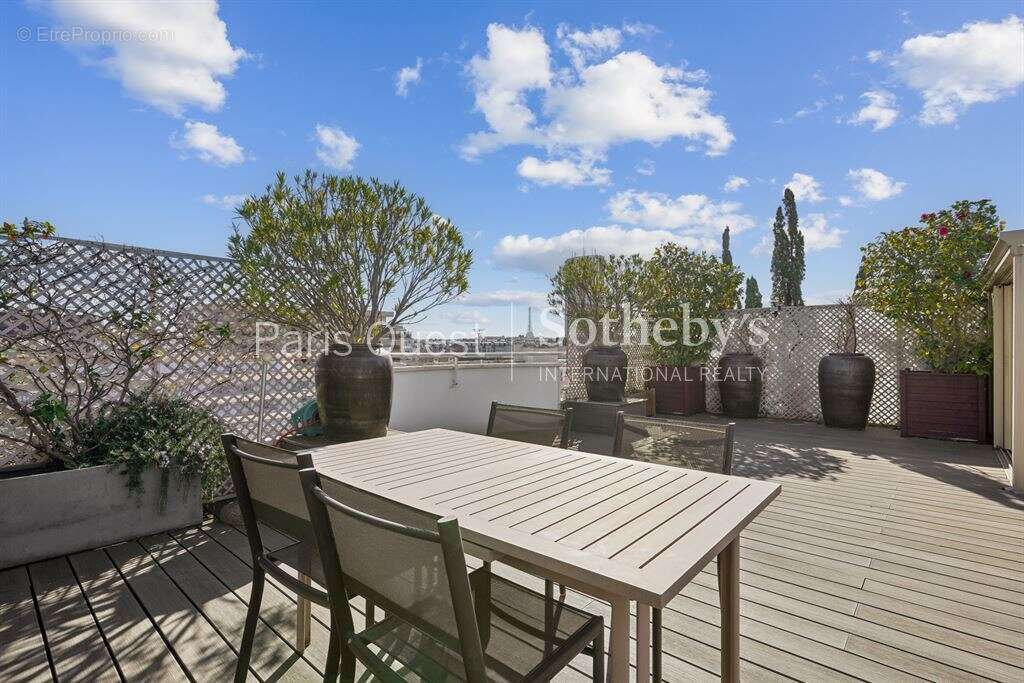 Appartement à NEUILLY-SUR-SEINE
