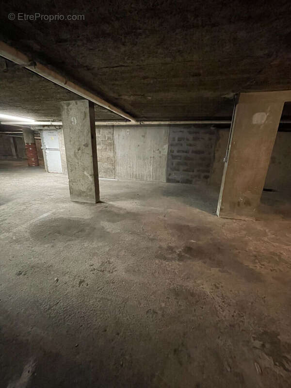 Parking à PARIS-15E