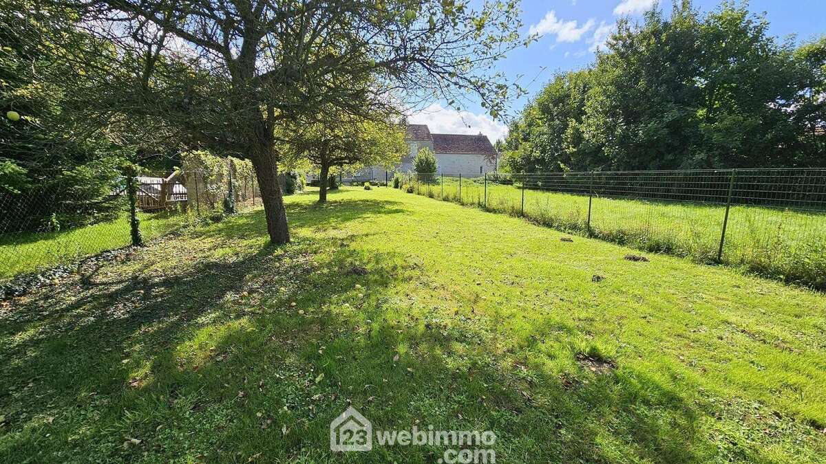 Un terrain plat. - Terrain à VAYRES-SUR-ESSONNE