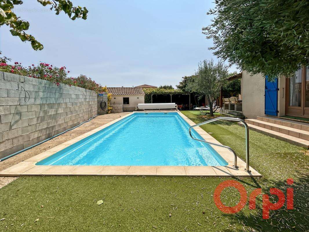 À Vendre : Villa familiale de plain-pied avec piscine, garage et grand jardin à Sauvian - photo 17