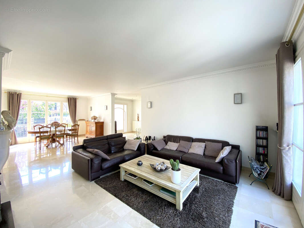 Maison à CHENNEVIERES-SUR-MARNE