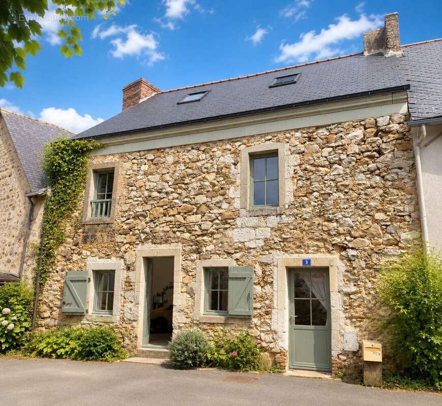 Photo Maison à Montreuil-Sur-Loir au prix de 224 000€