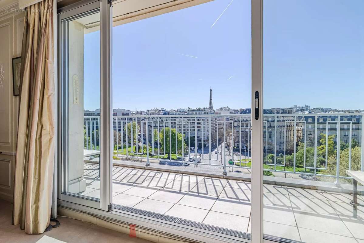 Appartement à PARIS-16E