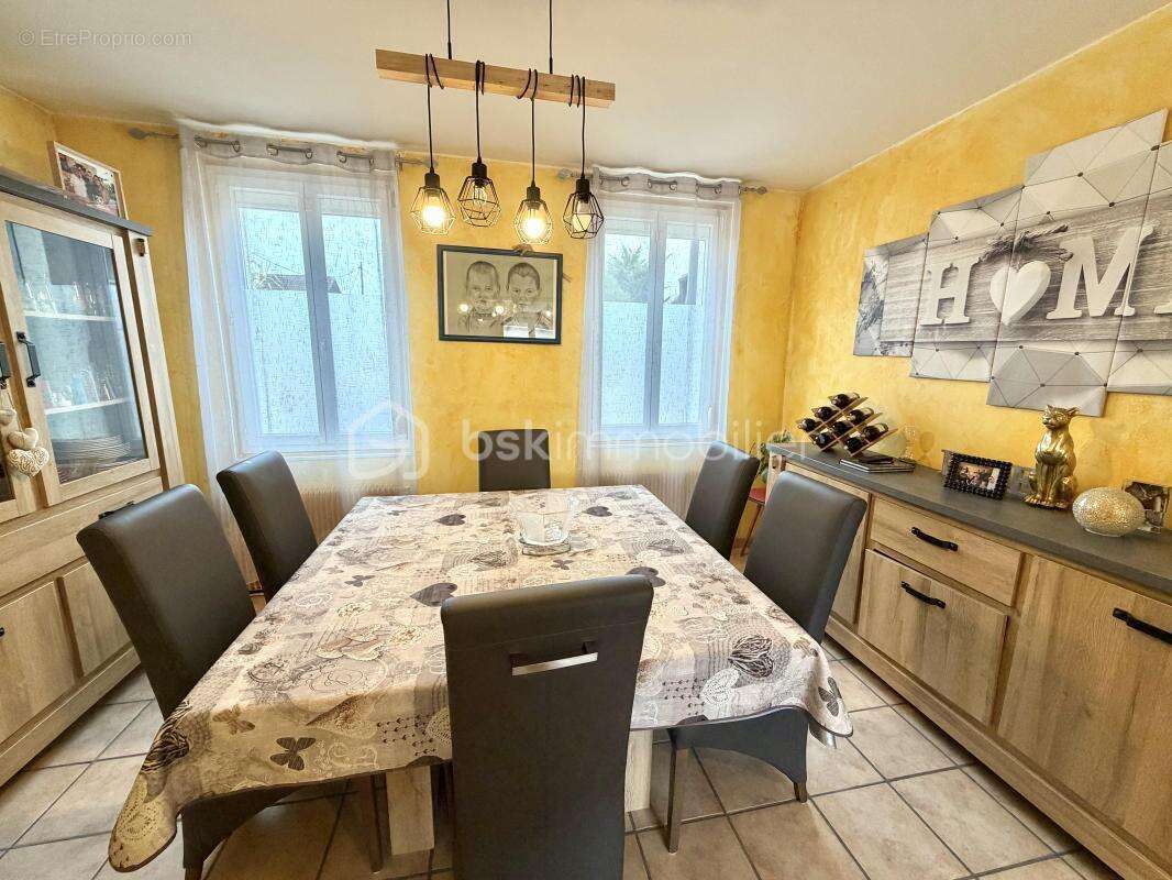 Maison à SAINT-ETIENNE-DU-ROUVRAY