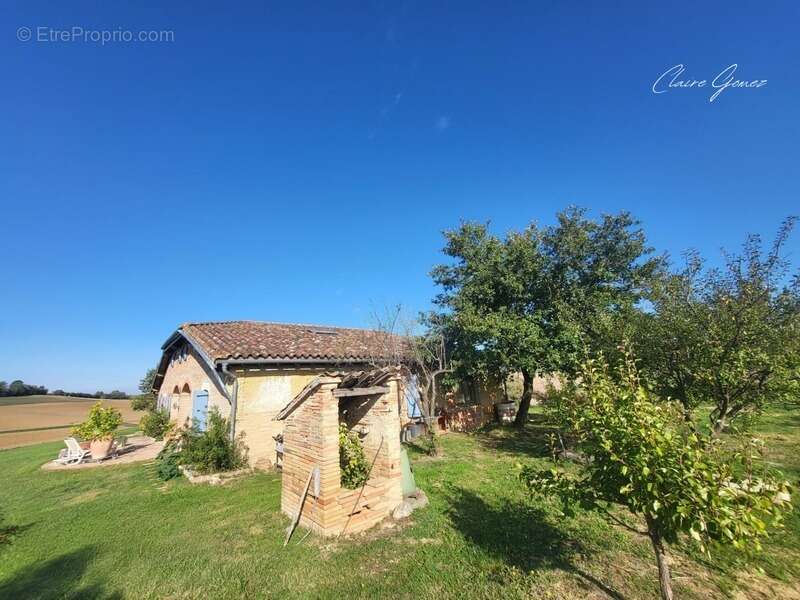 À 5 min de Cadours – Authentique ferme toulousaine de 245 m², en partie rénovée, sur terrain arboré - photo 14