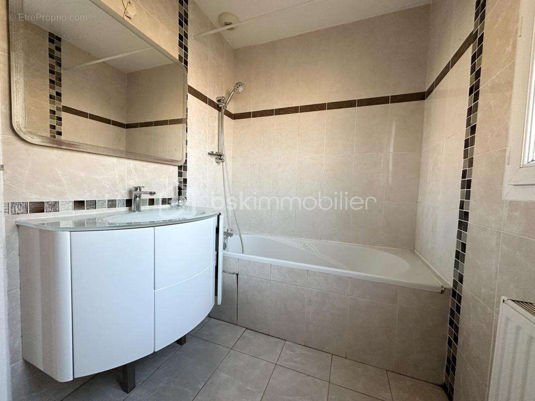 Maison à SAVIGNY-LE-TEMPLE