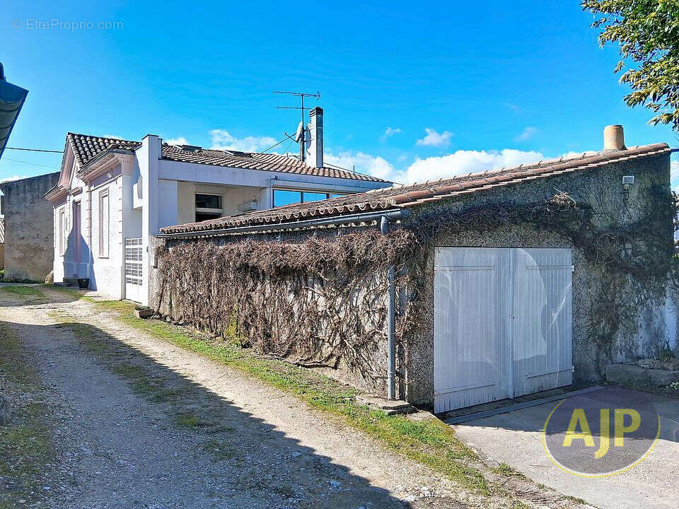 Maison à SAINT-ESTEPHE