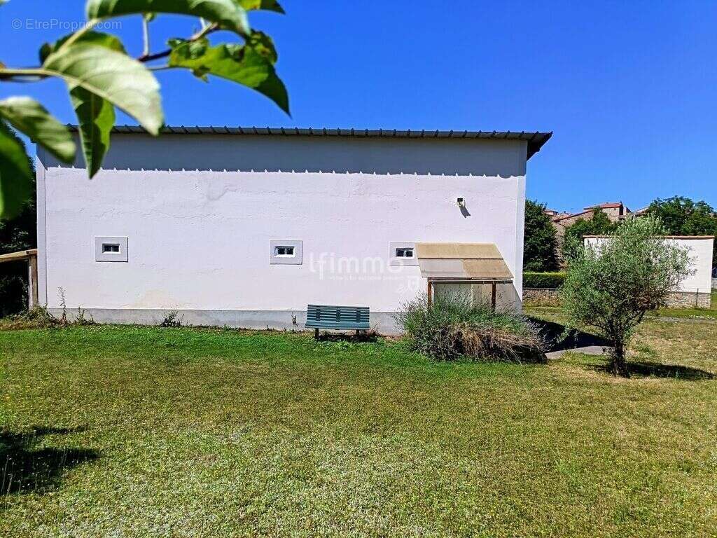 Parking à LAMONTGIE