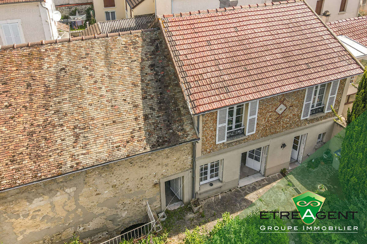 Maison 3 pièces de 88m² + cour + hangar de 45m² + cave - photo 9