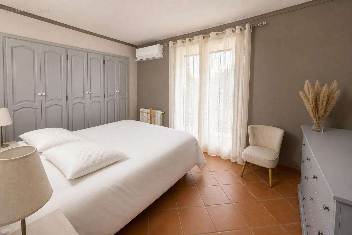 Maison avec piscine, 5 pièces, Saint-Hilaire-de-Brethmas - photo 24