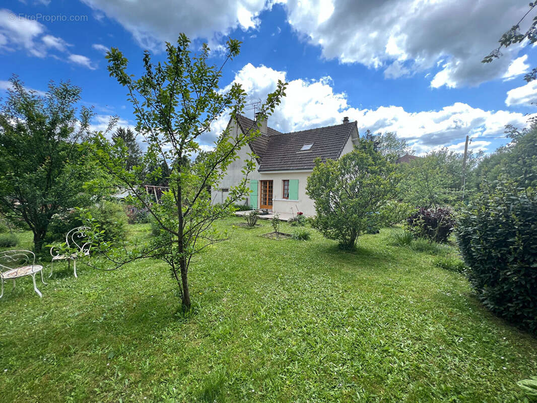 Agréable maison familiale  Autouillet / Auteuil le Roi  6 pièces 113 m2 - photo 2